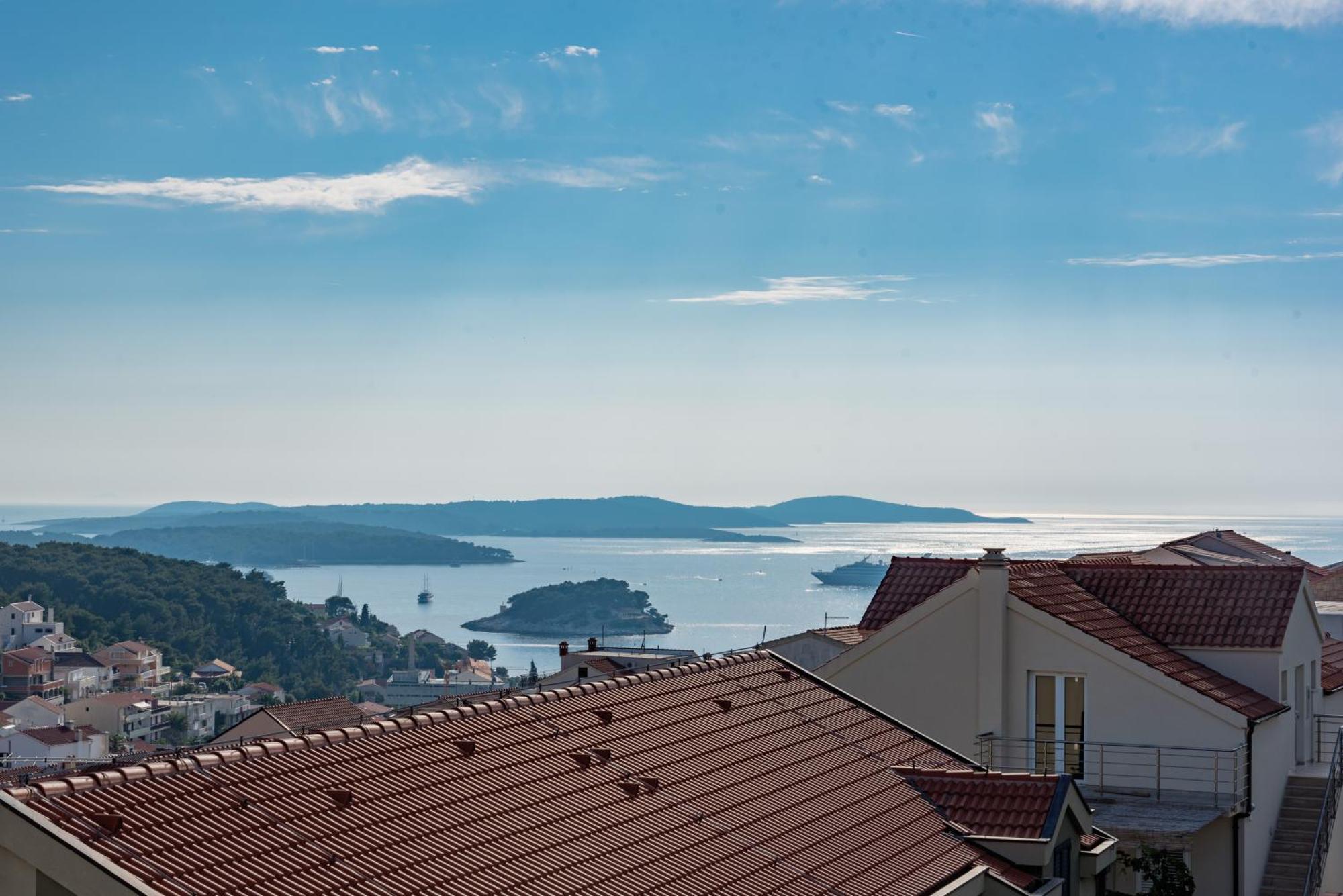Apartments Mazuran Hvar Town Eksteriør billede
