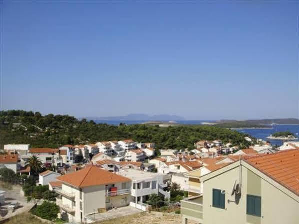 Apartments Mazuran Hvar Town Eksteriør billede