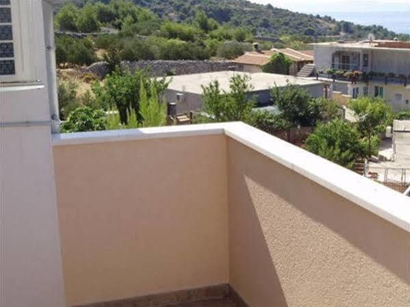Apartments Mazuran Hvar Town Eksteriør billede